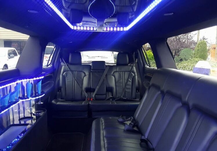 Lincoln MKT Strect Limo 2