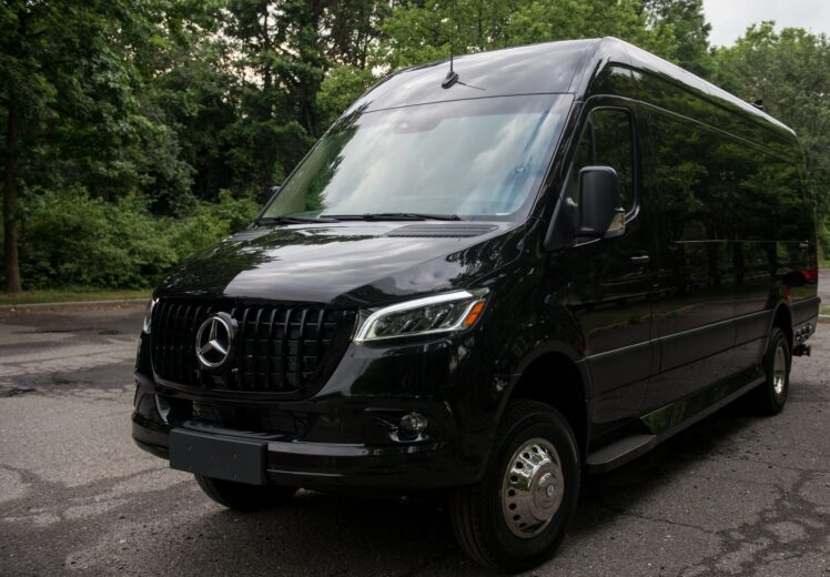 Mercedes-Benz Executive Sprinter 1